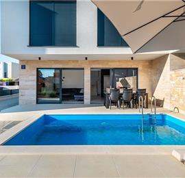 4 Bedroom Villa with Pool near Vodice town, Sibenik Riviera, sleeps 8